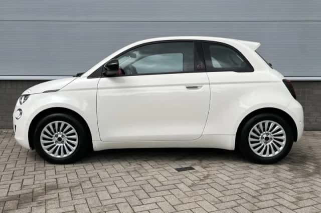Fiat 500e (2025) thumbnail 2