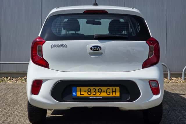 Kia Picanto (2021) thumbnail 5