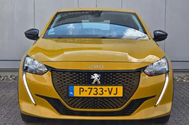 Peugeot e-208 (2022) thumbnail 2