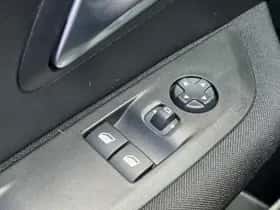 Peugeot e-208 (2022) thumbnail 11