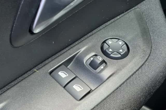 Peugeot e-208 (2022) thumbnail 12