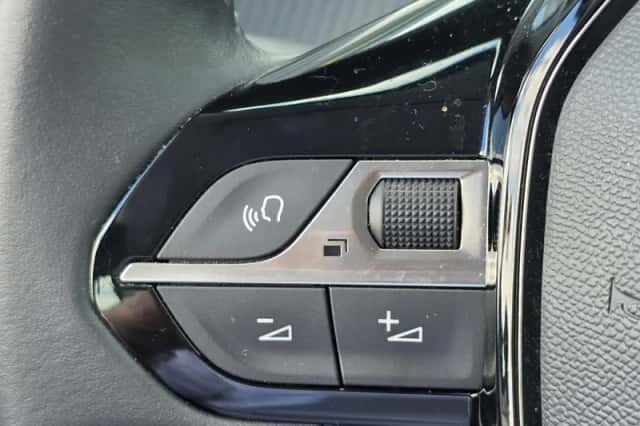 Peugeot e-208 (2022) thumbnail 14