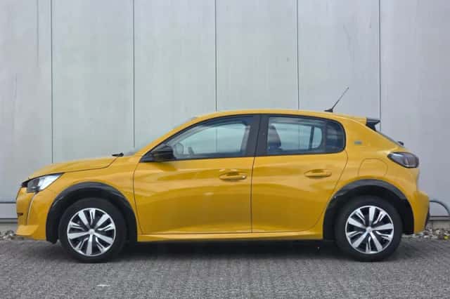 Peugeot e-208 (2022) thumbnail 4