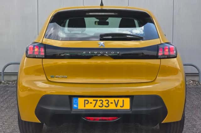 Peugeot e-208 (2022) thumbnail 6