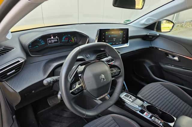 Peugeot e-208 (2022) thumbnail 9