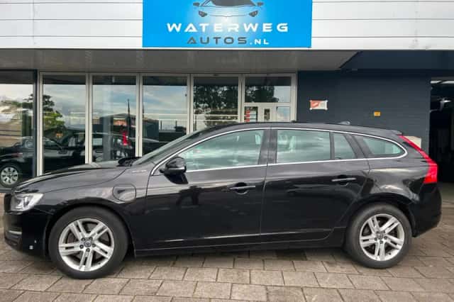 Volvo V60 (2015) thumbnail 1