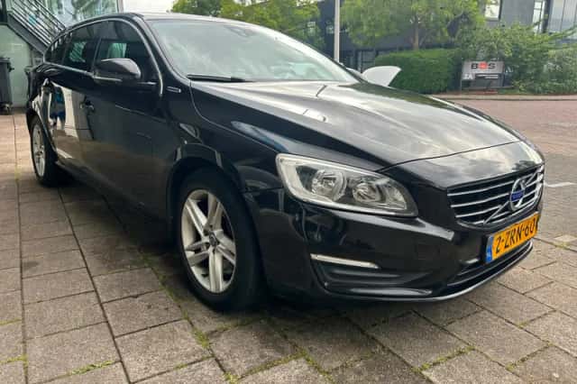 Volvo V60 (2015) thumbnail 3