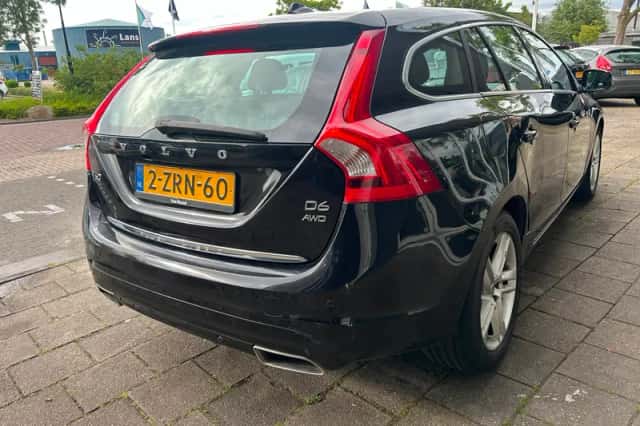 Volvo V60 (2015) thumbnail 4