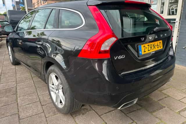 Volvo V60 (2015) thumbnail 5
