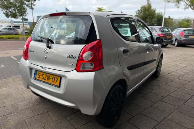 Suzuki Alto (2014) thumbnail 5
