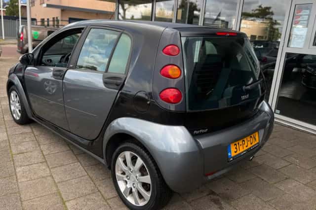 Smart ForFour (2004) thumbnail 5