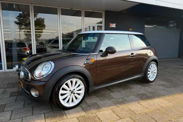 MINI Cooper (2009) thumbnail 2