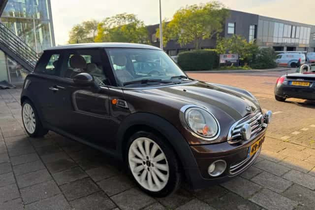 MINI Cooper (2009) thumbnail 3