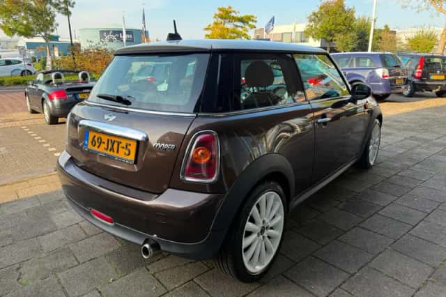 MINI Cooper (2009) thumbnail 4