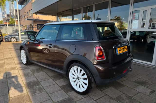MINI Cooper (2009) thumbnail 5