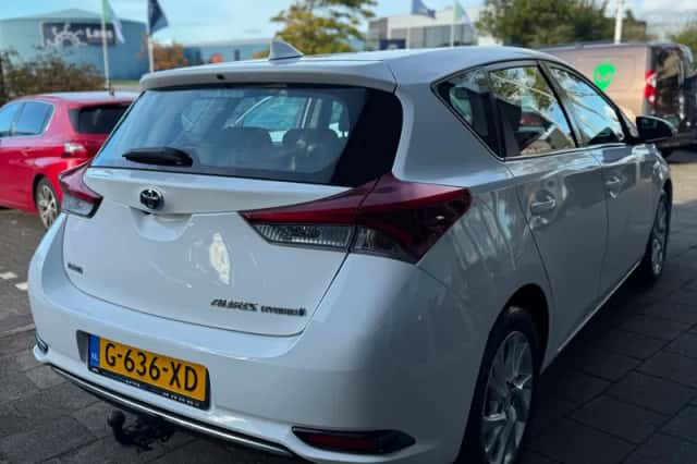 Toyota Auris (2015) thumbnail 5