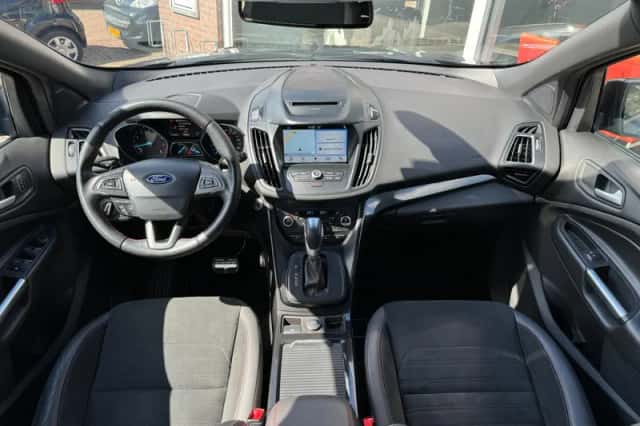 Ford Kuga (2017) thumbnail 2
