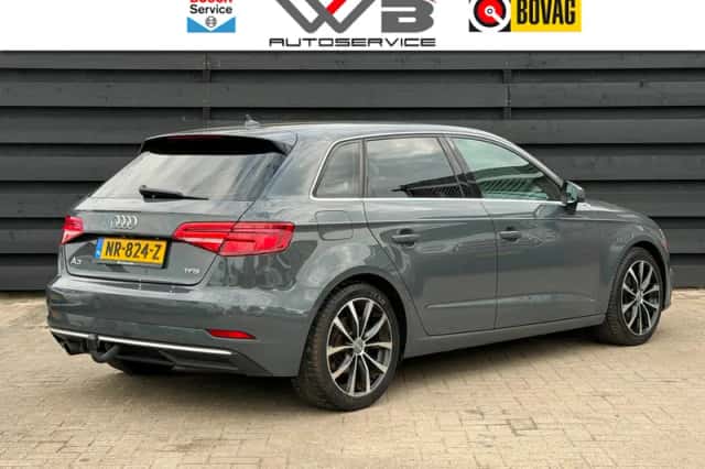 Audi A3 (2017) thumbnail 3