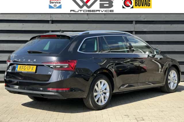 Škoda Superb (2022) thumbnail 3