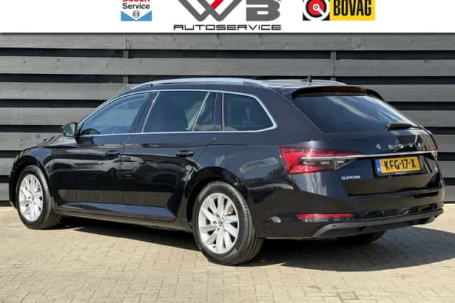 Škoda Superb (2022) thumbnail 4