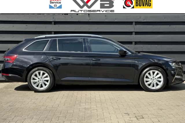 Škoda Superb (2022) thumbnail 6