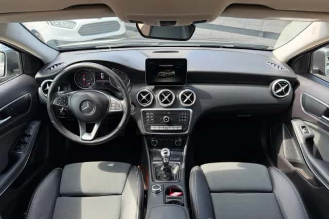 Mercedes-Benz A-Klasse (2017) thumbnail 2
