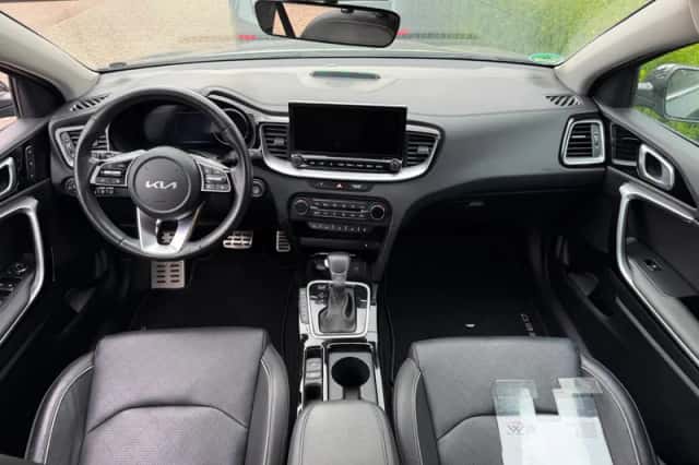Kia Ceed Sportswagon (2023) thumbnail 2