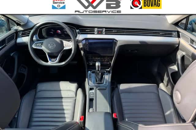 Volkswagen Passat (2021) thumbnail 2