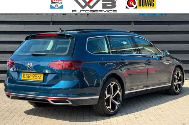 Volkswagen Passat (2021) thumbnail 3