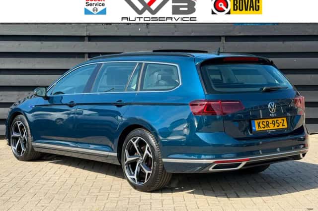 Volkswagen Passat (2021) thumbnail 4