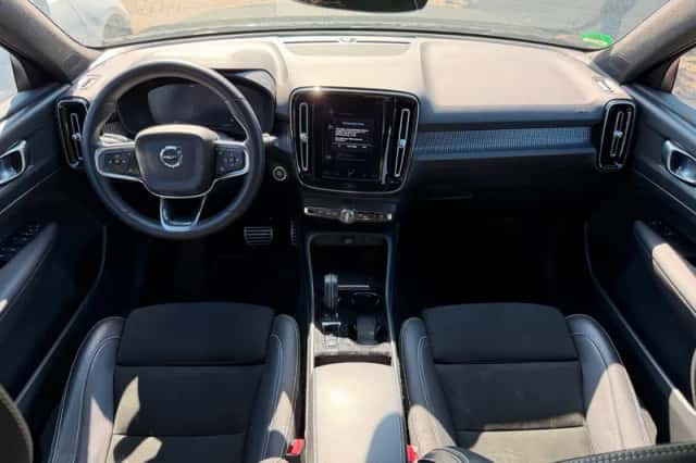 Volvo XC40 (2021) thumbnail 2