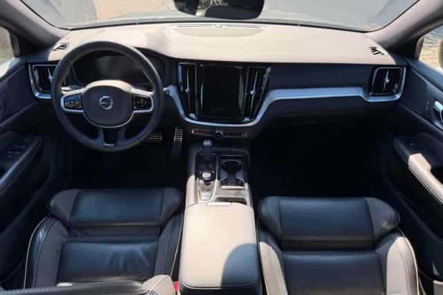 Volvo V60 (2022) thumbnail 2
