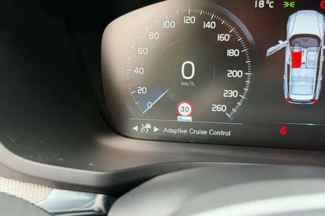 Volvo V60 (2022) thumbnail 5