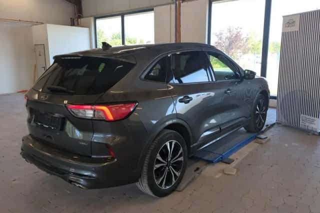 Ford Kuga (2023) thumbnail 4