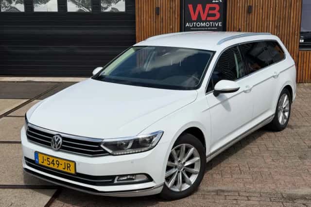 Volkswagen Passat (2017) thumbnail 2