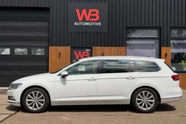 Volkswagen Passat (2017) thumbnail 3