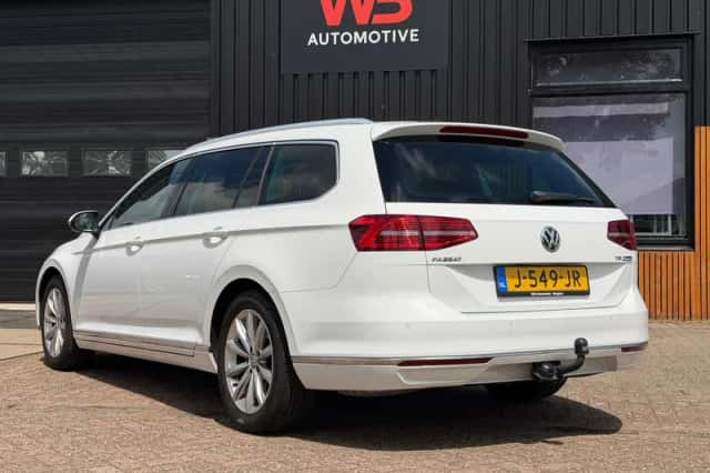 Volkswagen Passat (2017) thumbnail 4