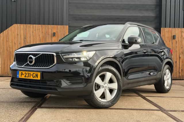Volvo XC40 (2022) thumbnail 2