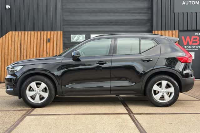 Volvo XC40 (2022) thumbnail 3