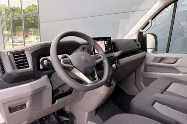 Volkswagen Crafter (2024) thumbnail 3