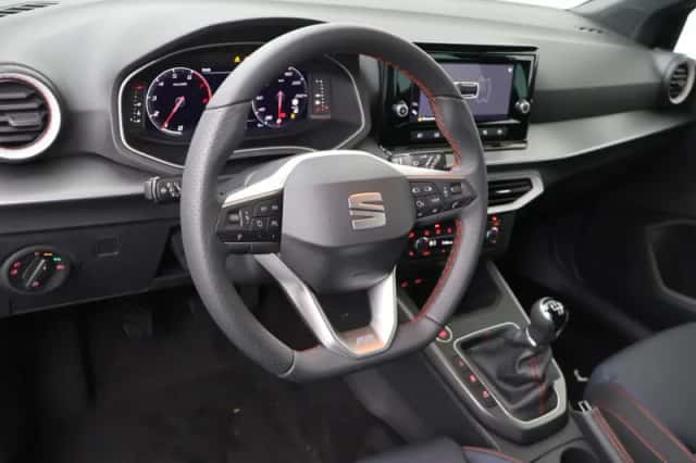 SEAT Arona (2025) thumbnail 4