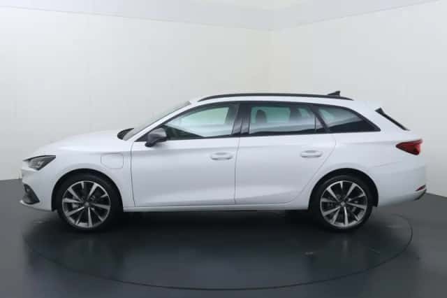 SEAT Leon Sportstourer (2025) thumbnail 2