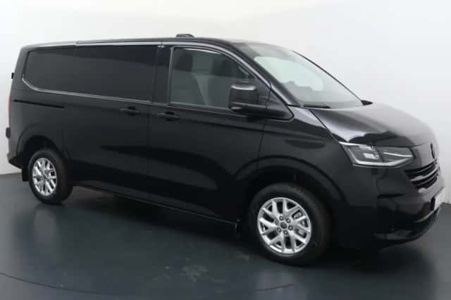 Volkswagen Transporter (2024) thumbnail 3