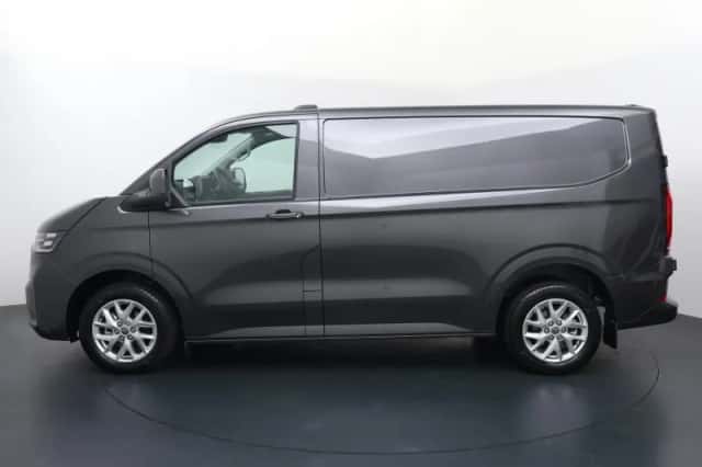 Volkswagen Transporter (2024) thumbnail 2