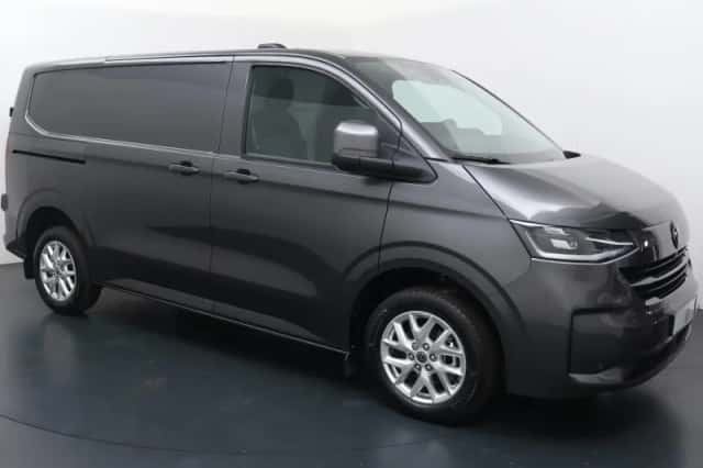 Volkswagen Transporter (2024) thumbnail 3