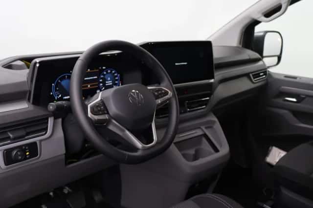 Volkswagen Transporter (2024) thumbnail 4