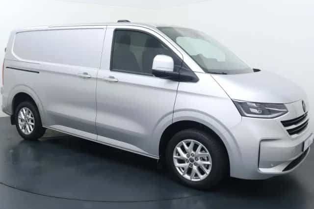 Volkswagen Transporter (2024) thumbnail 3