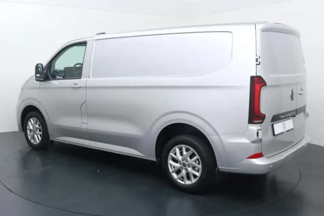 Volkswagen Transporter (2024) thumbnail 4