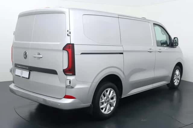 Volkswagen Transporter (2024) thumbnail 5