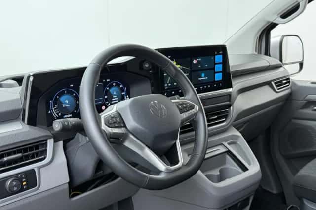 Volkswagen Transporter (2024) thumbnail 6
